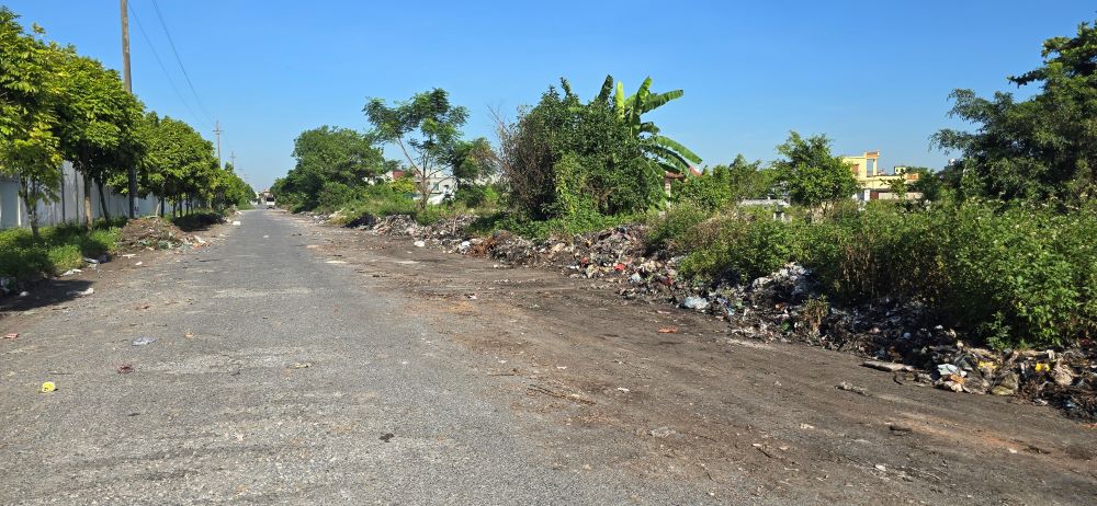 Waste has been initially cleaned up and collected. Photo: Nam Hồng