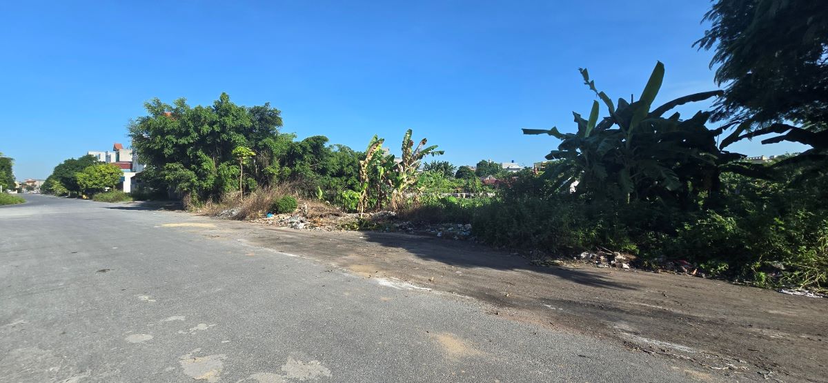 After cleanup, relevant units need to strengthen management and supervision to prevent the reoccurrence of self-generated waste scattered and piled up. Photo: Nam Hồng