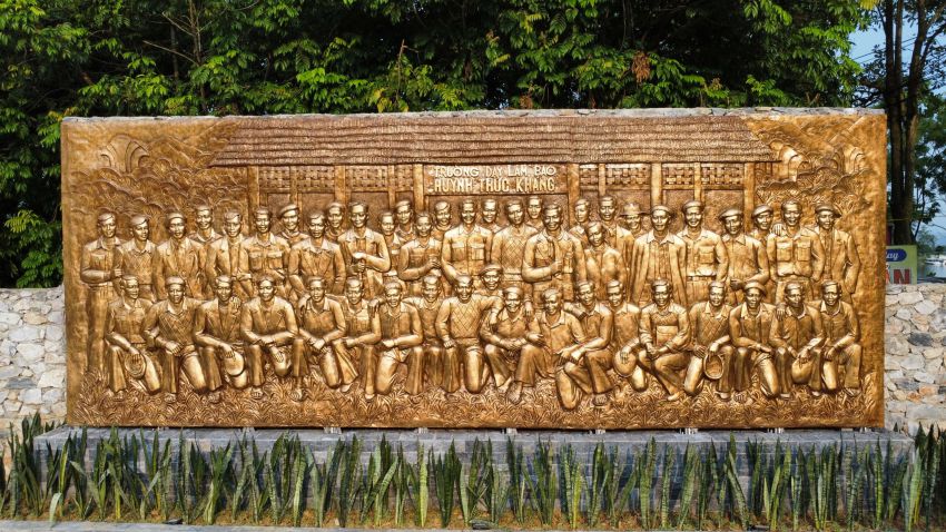 A relief of portraits of the management board, lecturers, and students of Huỳnh Thúc Kháng Journalism School. Photo: Lam Thanh