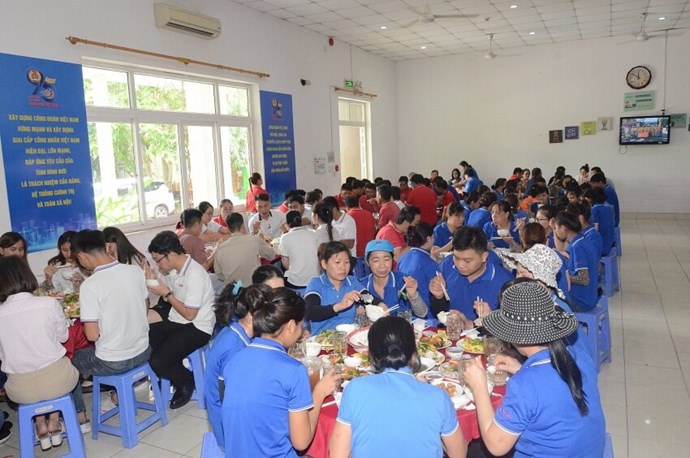 Bữa cơm Công đoàn với trên 520 suất