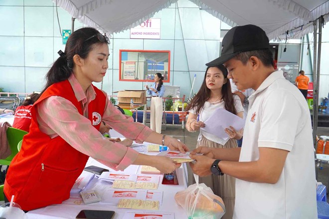 Hơn 300 người lao động ở Đồng Nai hiến máu tình nguyện