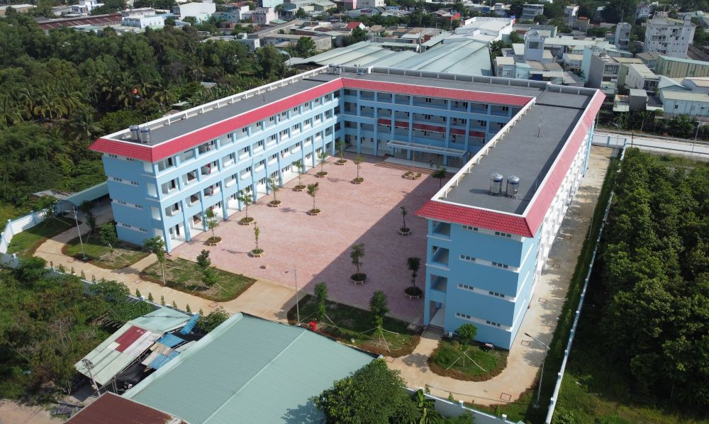 Tran Cao Van Primary School was newly built