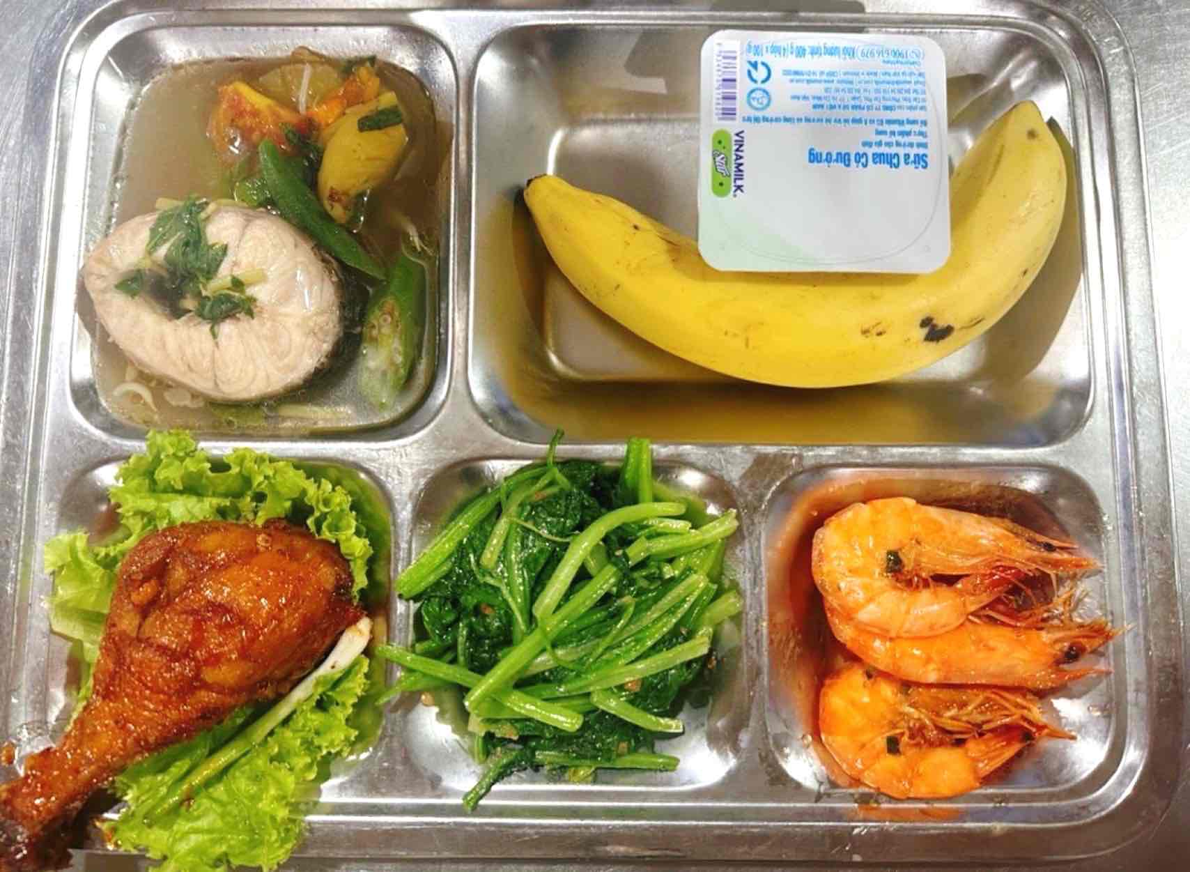 Lunch for workers at Hwaseung Vina Company. Photo: Xuân Mai