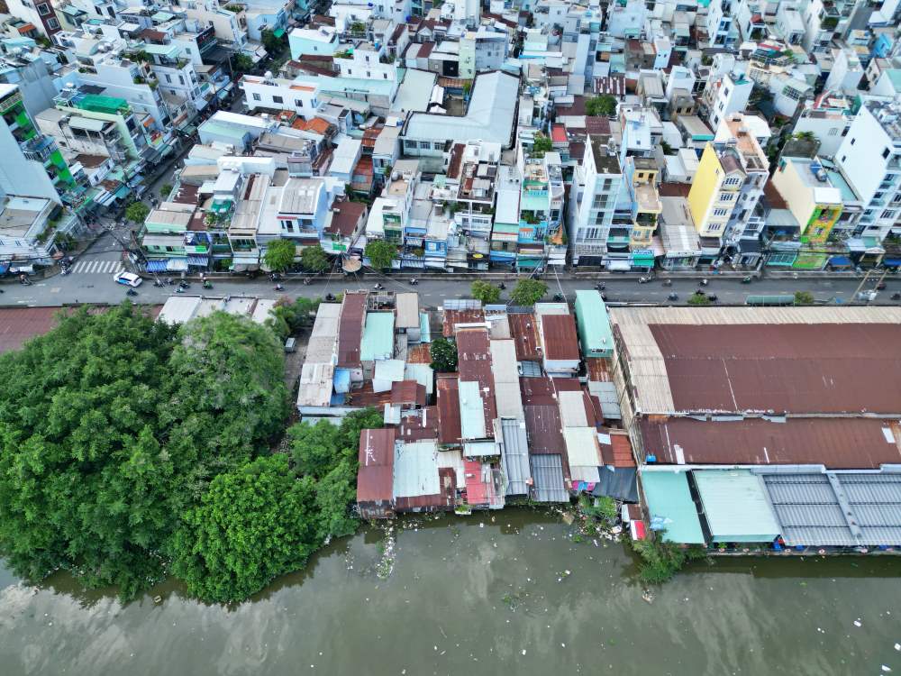  Mới đây, Sở Giao thông Vận tải TPHCM vừa đề xuất UBND TPHCM đưa vào kế hoạch ưu tiên đầu tư dự án mở rộng đường Tôn Thất Thuyết (Quận 4) và xây công viên dọc kênh Tẻ trong giai đoạn từ nay đến năm 2030.