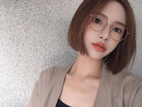 Kiểu tóc Bob sẽ là sự lựa chọn thích hợp với những cô nàng đeo kính. Ảnh: Pixabay