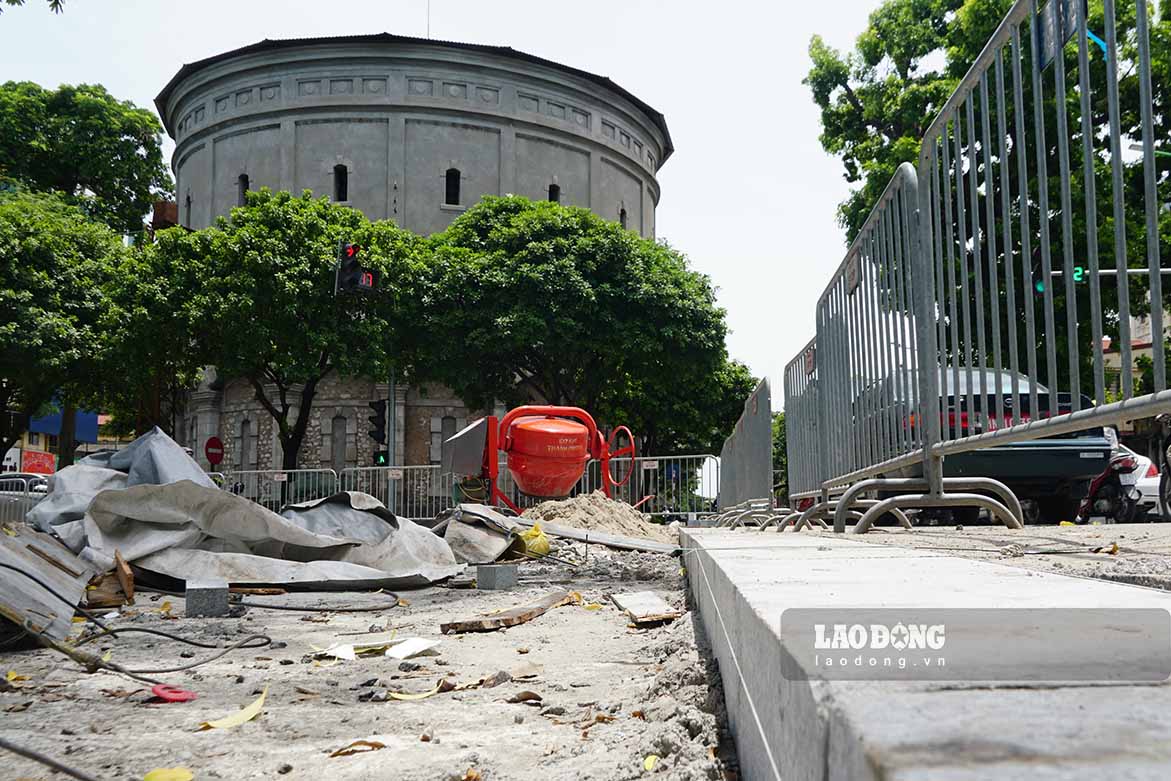 Vạn Xuân Park after renovation, expanding additional public entertainment space for residents of Quan Thanh and Trung Truc wards, to date, this area continues to be under construction, laying stone, connecting the middle road between the park and Hang Dau Water Tower (also known as Hang Dau Water Tower).