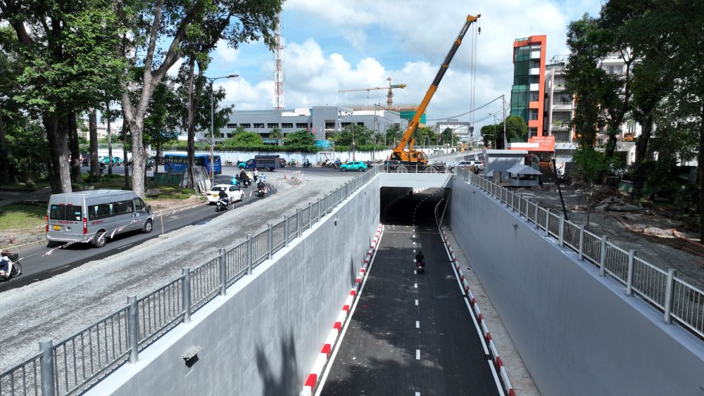Hầm chui giao lộ Trần Quốc Hoàn - Phan Thúc Duyện thông xe ngày mai. Ảnh: Minh Quân