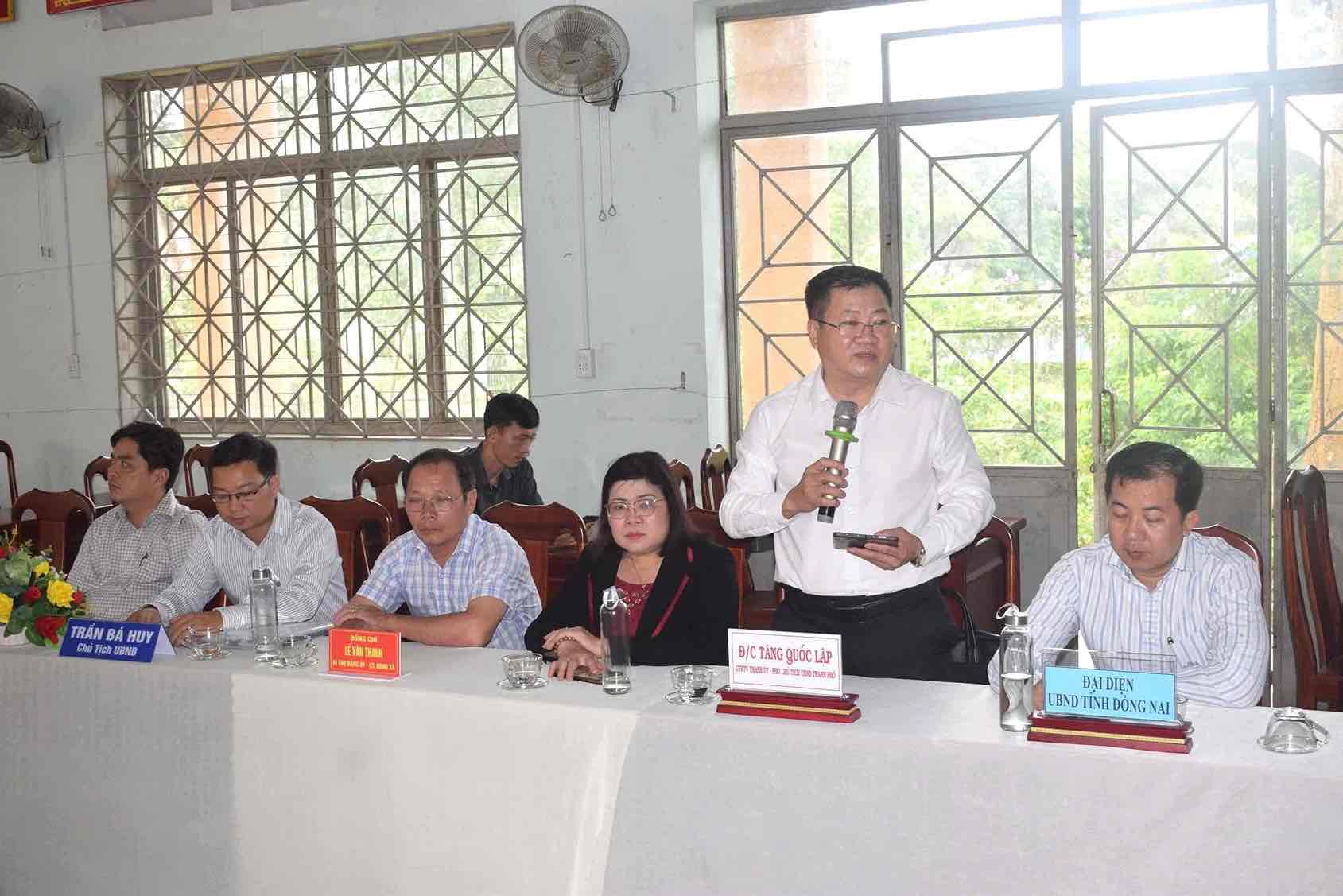 Mr. Tăng Quốc Lập - Vice Chairman of the People's Committee of Long Khánh City speaking at the working session. Photo: Danh Lộc