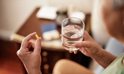 Bổ sung vitamin và khoáng chất cho tóc. Nguồn ảnh: Theo Everyday Health