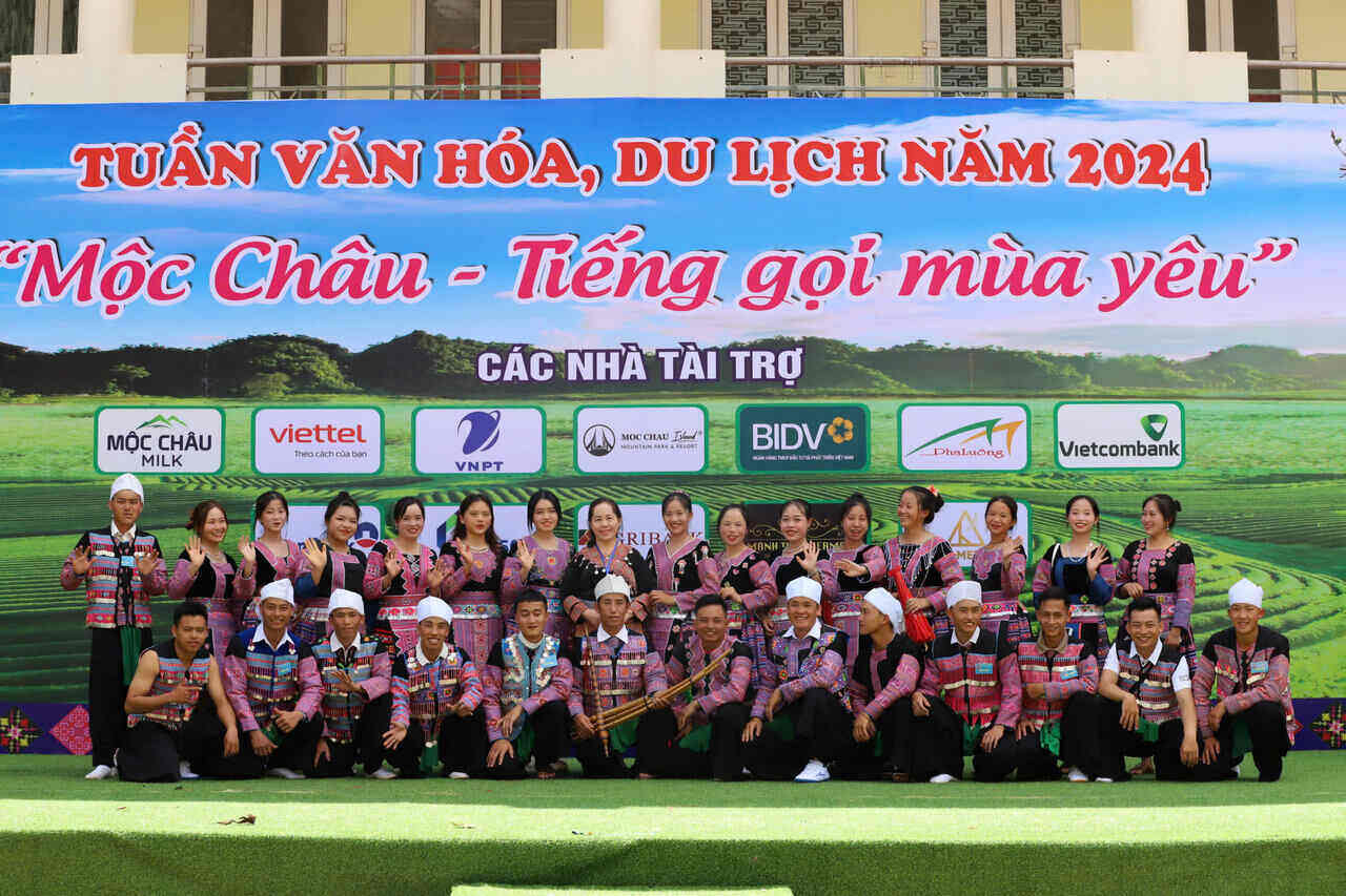 Rộn ràng ngày Tết Độc lập ở cao nguyên Mộc Châu