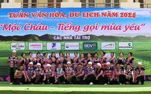 Rộn ràng ngày Tết Độc lập ở cao nguyên Mộc Châu