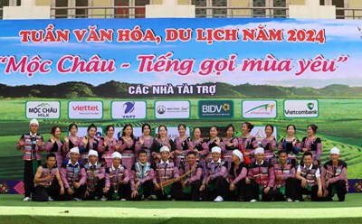 Moc Chau officially opened the Cultural and Tourism Week with many attractive activities, imbued with the cultural identity of ethnic groups in the Northwest region. Photo: Provided by the unit