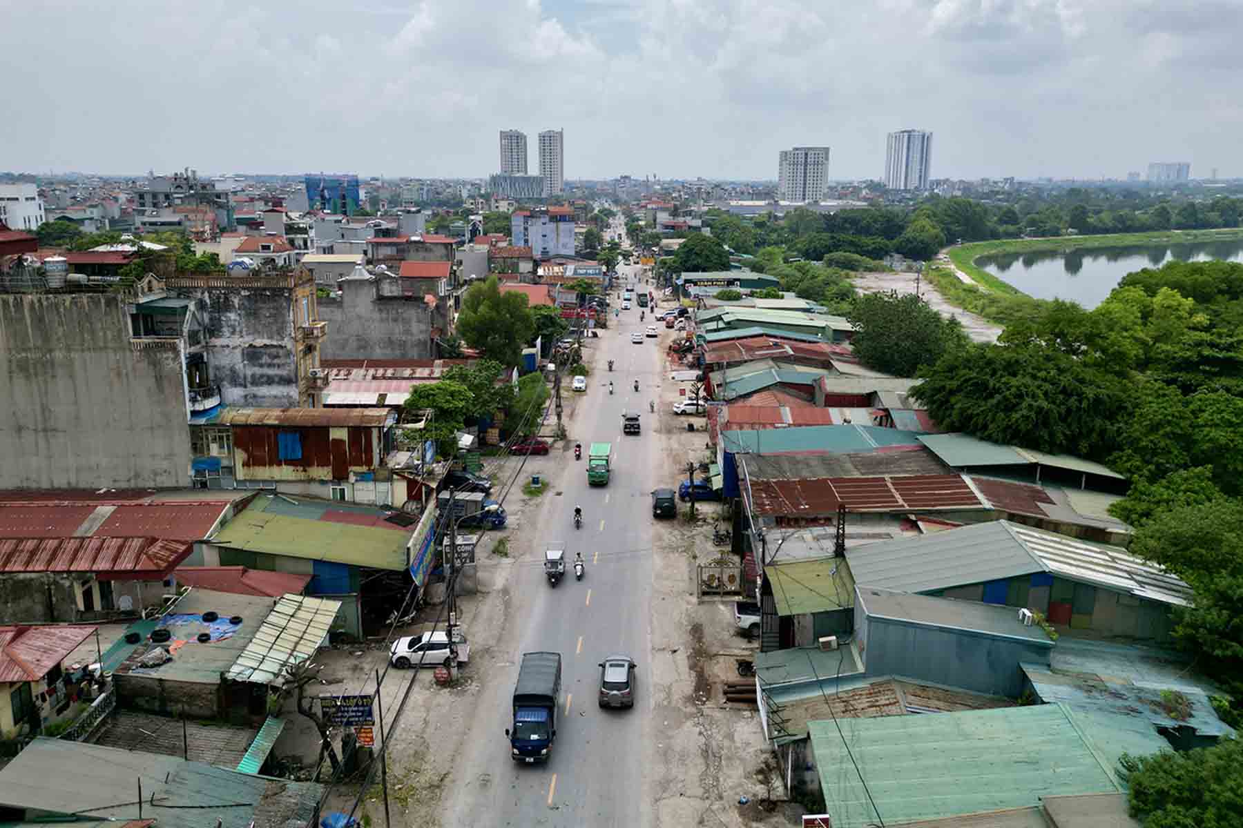 Sau khi hoàn thành mở rộng, đường Tam Trinh sẽ có mặt cắt ngang 40m với 6 làn xe, kỳ vọng giảm tải áp lực giao thông của các tuyến đường chính cửa ngõ phía Nam Thủ đô. Ảnh: Hữu Chánh