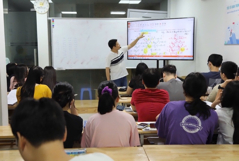 In a tutoring class in Hanoi. Photo: Van Hien