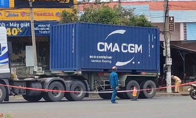 Tạm giữ tài xế xe container tông chết 2 dì cháu