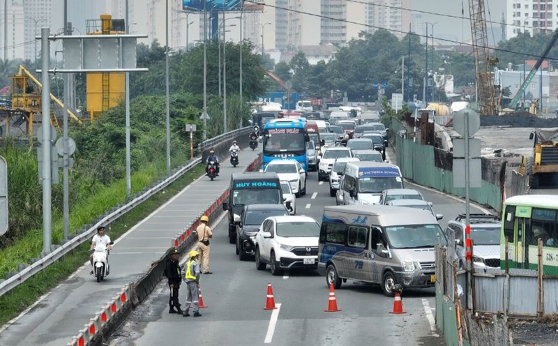 Đóng cao tốc TPHCM – Long Thành, nhiều xe phải quay đầu