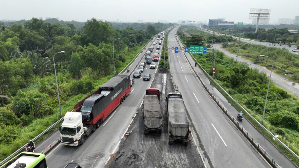 This year, workers will have 4 days off from Saturday (August 31) to Tuesday (September 3). Therefore, the number of vehicles traveling out of the province has increased, causing many traffic “black spots” in Ho Chi Minh City to be constantly congested.