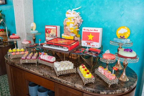 A series of impressively decorated cakes, inspired by the red flag with yellow star.