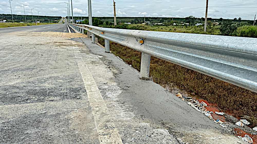 Current status of the subsidence on DT.719B road at noon on September 1. Photo: Duy Tuan