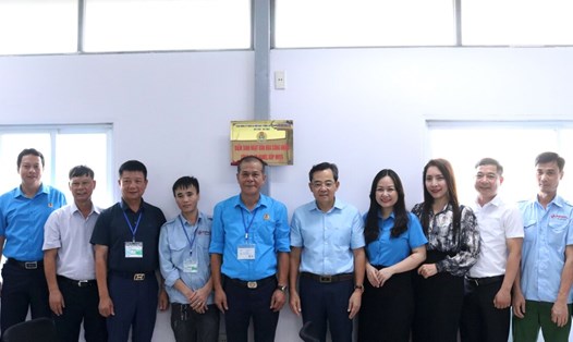 Lễ ra mắt Điểm sinh hoạt văn hóa công nhân Công ty Cổ phần Hanel Xốp nhựa có sự đóng góp của người lao động Công ty. Ảnh: CĐCS