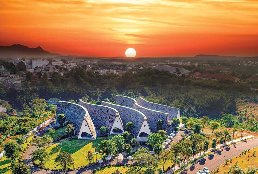 Kiến trúc độc đáo dựa trên hình dáng những ngôi nhà truyền thống của người Ê Đê. Ảnh: Bảo tàng thế giới cà phê