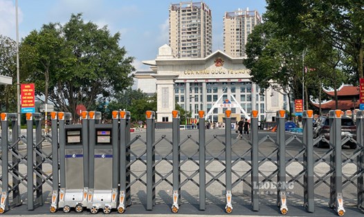 Du khách qua Cửa khẩu Quốc tế Lào Cai rải thác, thưa thớt vào ngày 1.9. Ảnh: Đinh Đại