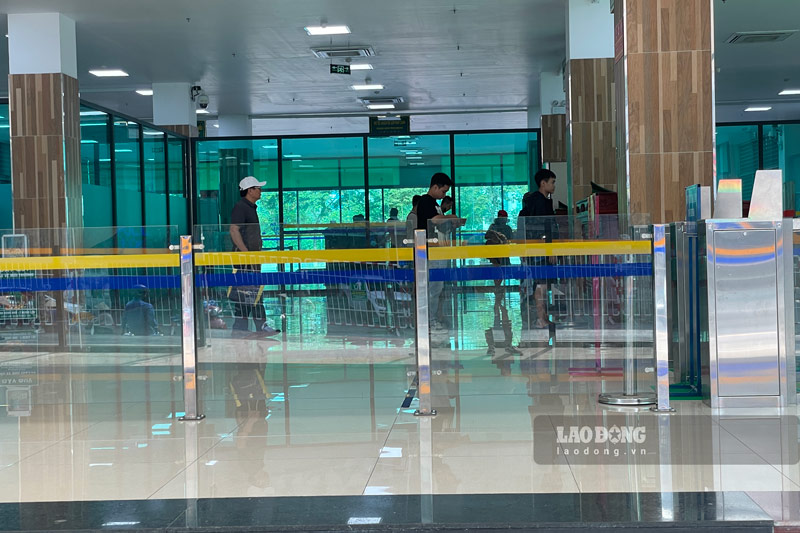 Because the number of visitors is not large, the exit and entry procedures at the border gate are also faster. Photo: Dinh Dai