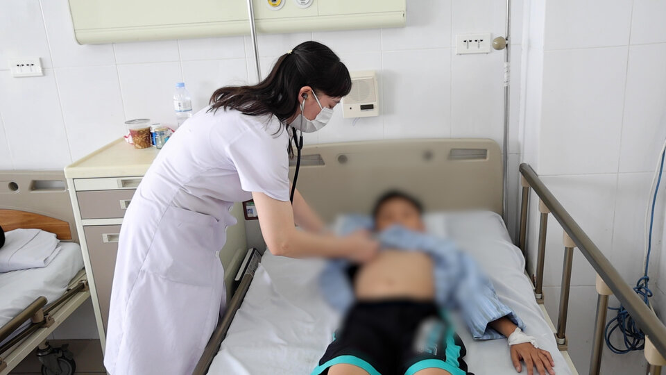 Dễ có biến chứng nguy hiểm, bác sĩ chỉ cách phòng bệnh sởi