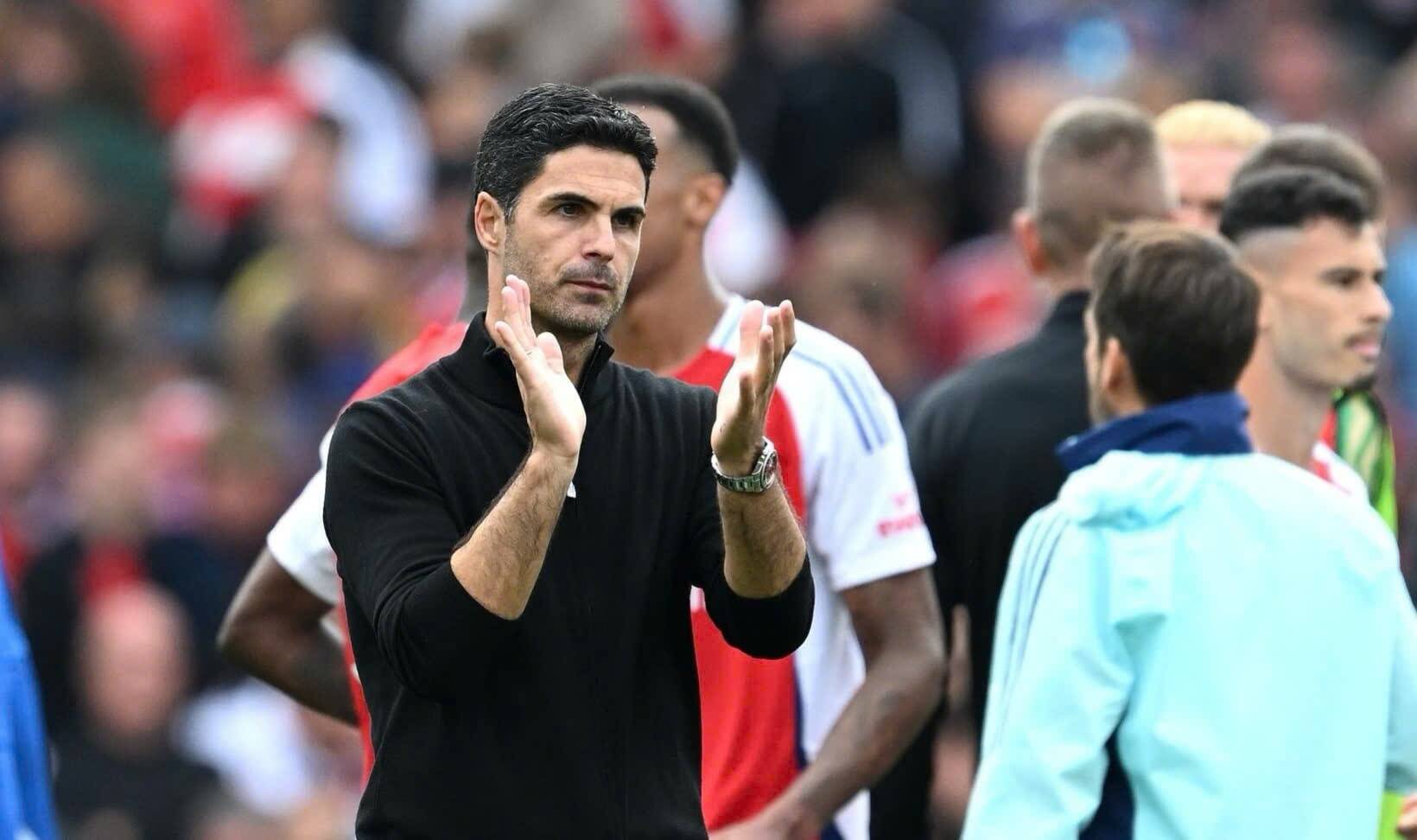 Mikel Arteta tỏ ra không hài lòng về quyết định của trọng tài chính.  Ảnh: ARS