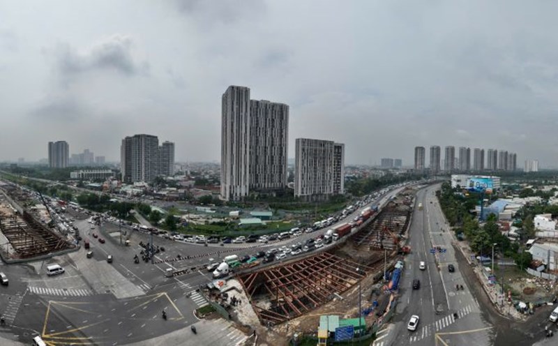 Kẹt xe, đóng cao tốc TPHCM – Long Thành, nhiều xe quay đầu. Ảnh: Anh Tú
