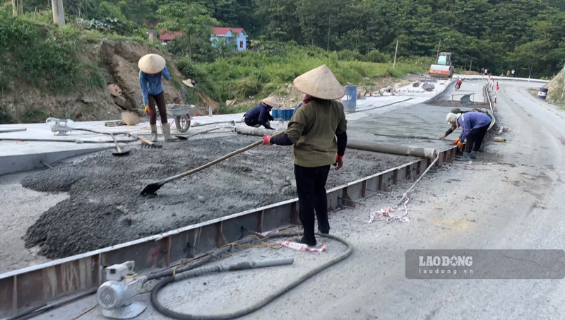 Nhiều công nhân, lao động Lào Cai được hỗ trợ tạo việc làm để cải thiện thu nhập, ổn định cuộc sống. Ảnh: Đinh Đại