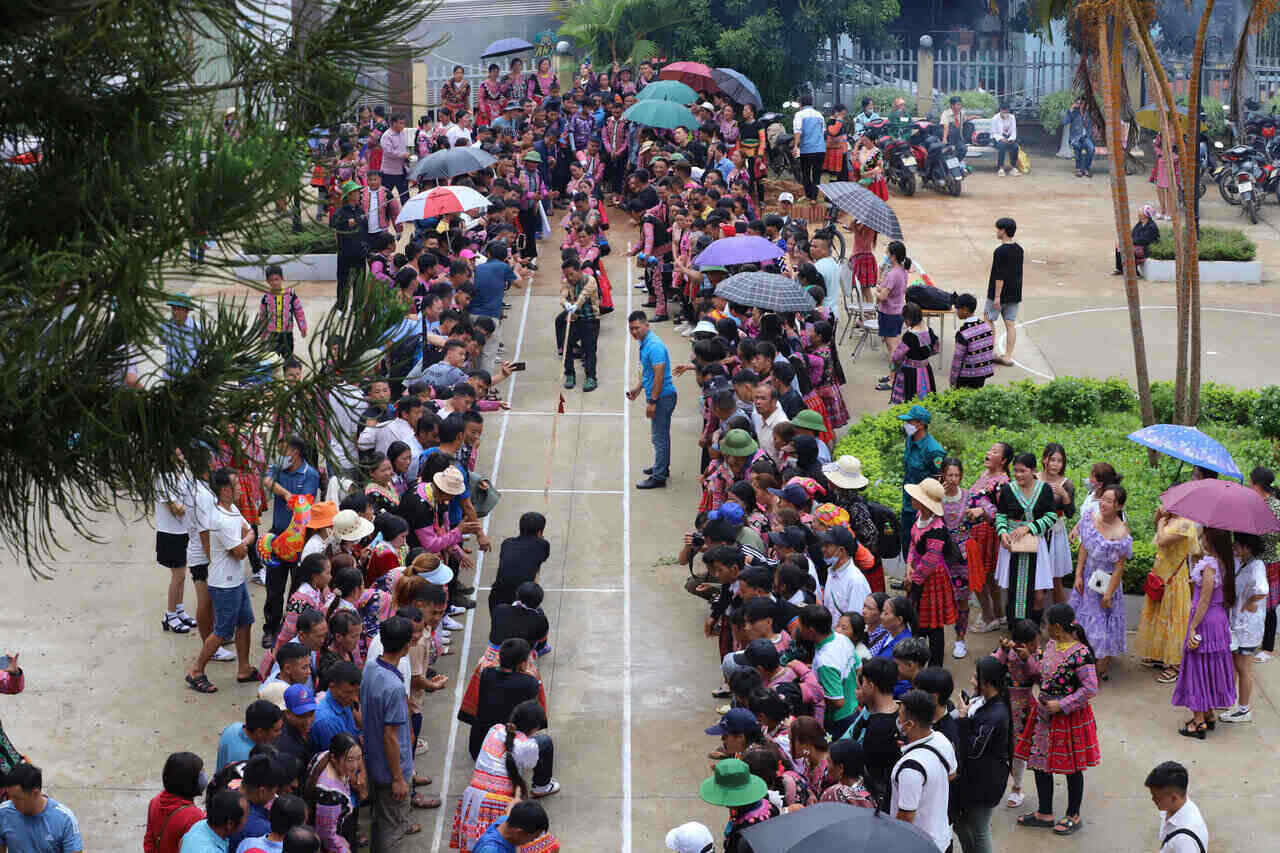 Cultural activities attract a large number of people and tourists. Photo: Tran Long