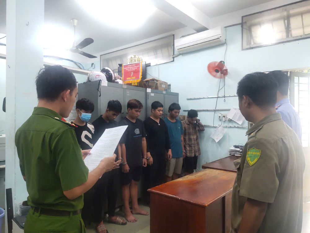 Bắt nhóm tạt sơn, khủng bố đòi nợ thuê ở TPHCM.