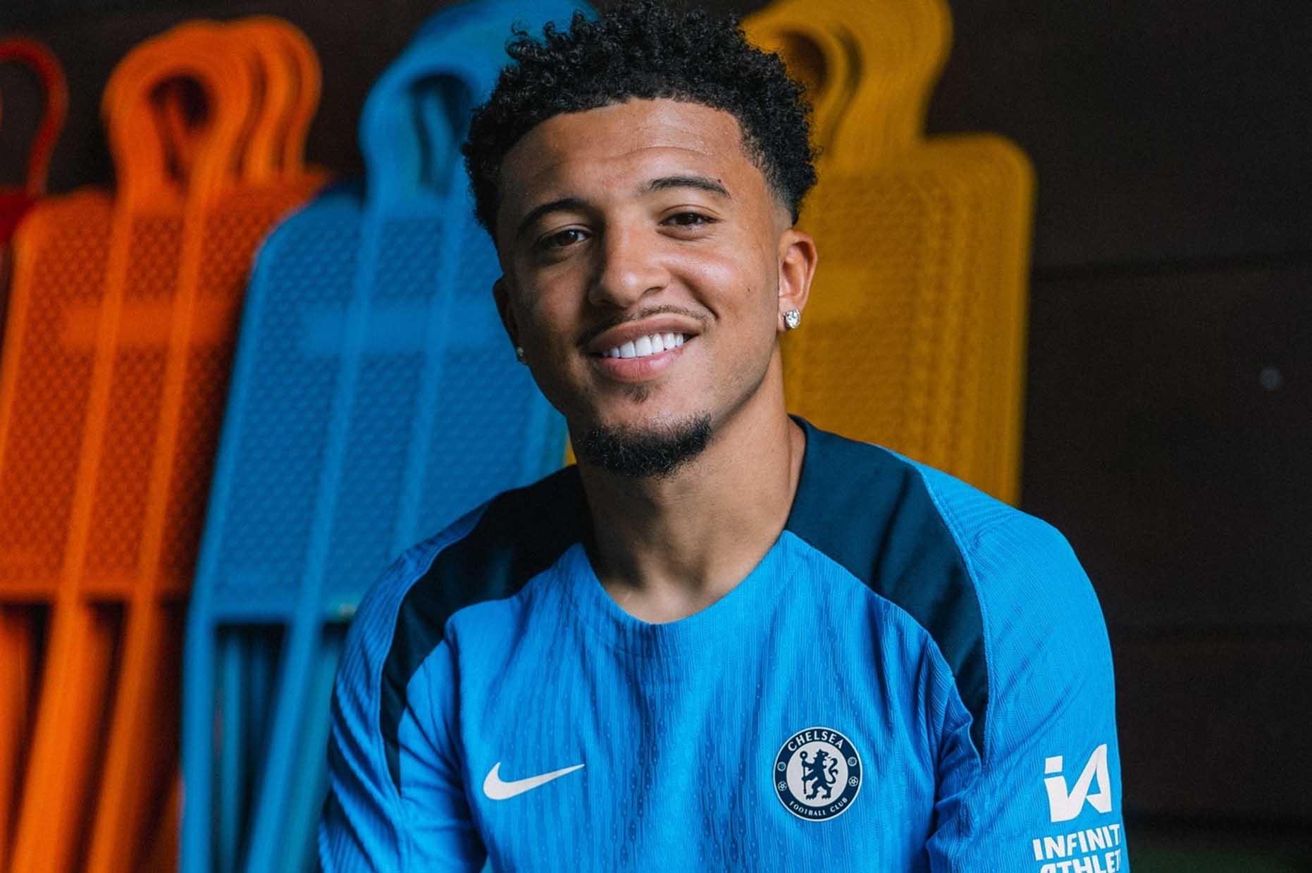 Jadon Sancho rạng rỡ trong màu áo mới. Ảnh: Chelsea FC