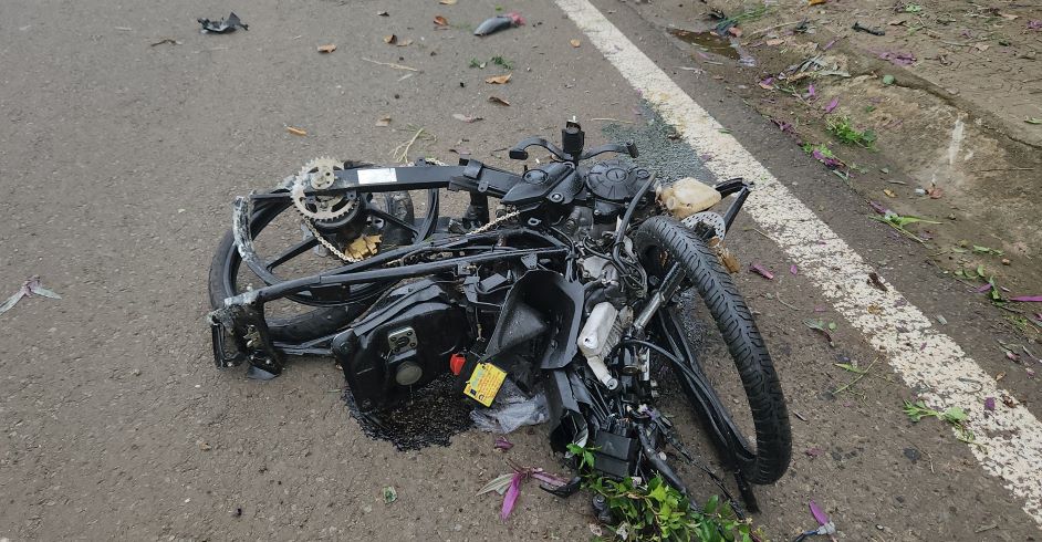 Two people on the motorbike died. Photo: Nguyen Quan