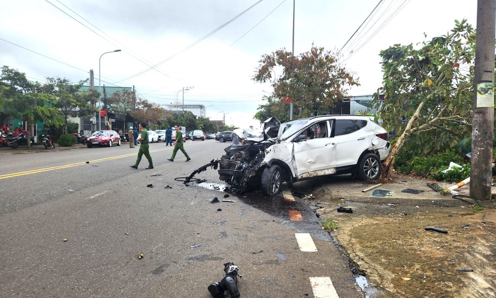 The scene of the accident that left two people dead. Photo: Nguyen Quan