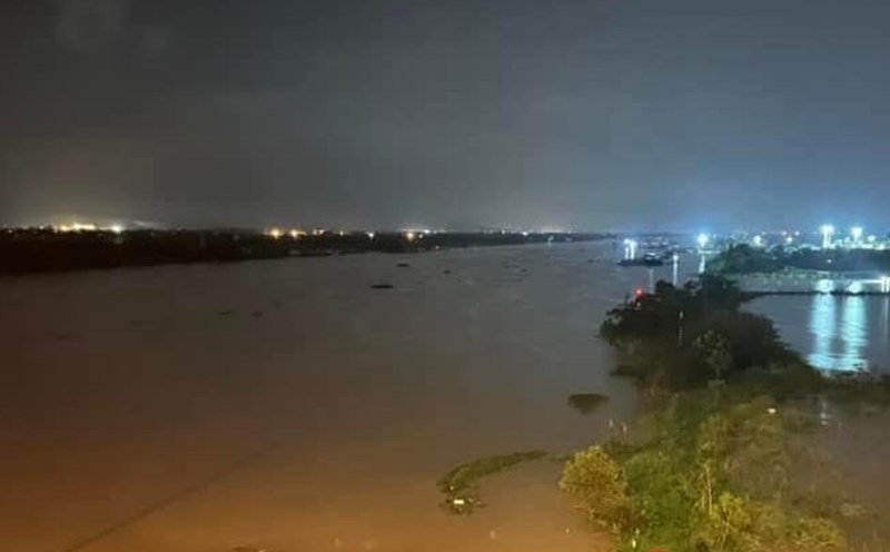 Nước sông Thái Bình dâng cao. Ảnh: Beat Hải Dương