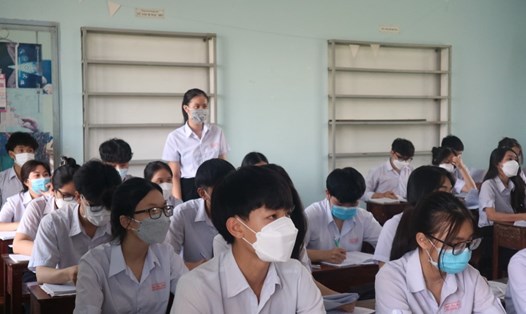 Khánh Hòa đang xây dựng chính sách hỗ trợ học phí cho học sinh phổ thông, học viên giáo dục thường xuyên học. Ảnh: Hữu Long