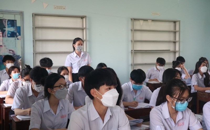 Khánh Hòa đang xây dựng chính sách hỗ trợ học phí cho học sinh phổ thông, học viên giáo dục thường xuyên học. Ảnh: Hữu Long