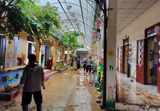 Các trường học ở Lạng Sơn khắc phục hậu quả sau bão số 3 để đón học sinh trở lại trường. Ảnh: Văn Đức
