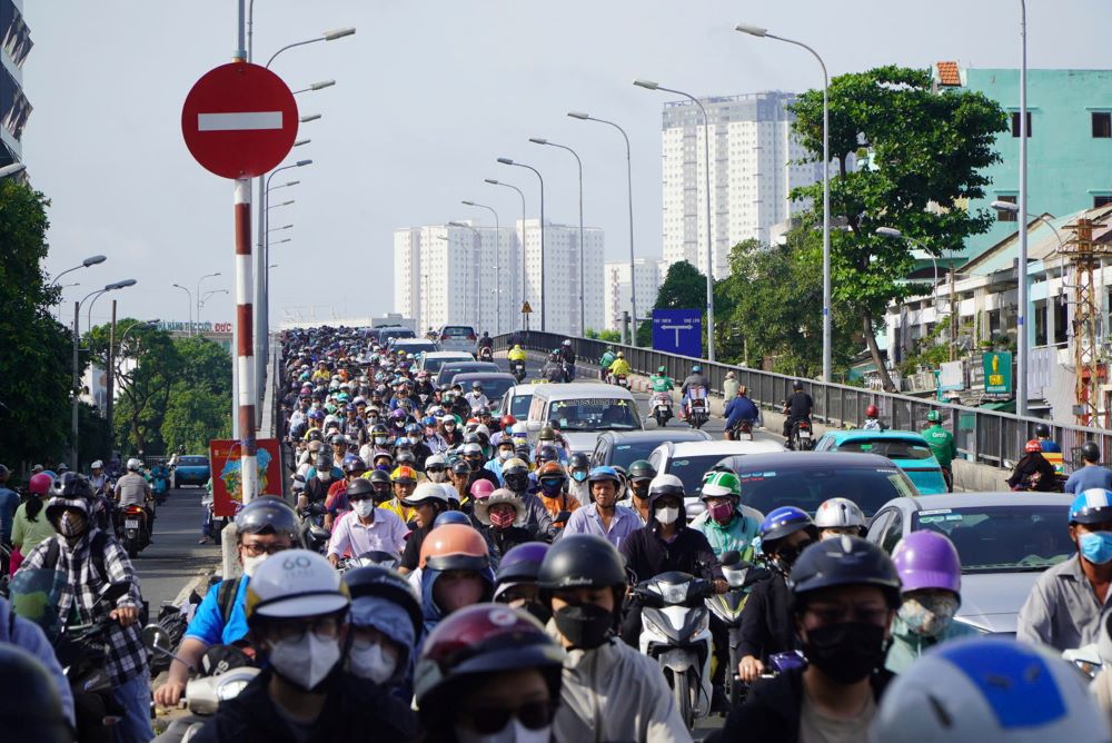 Tương tự, tại cầu Chữ Y (hướng từ Quận 8 đi Quận 5), các phương tiện 