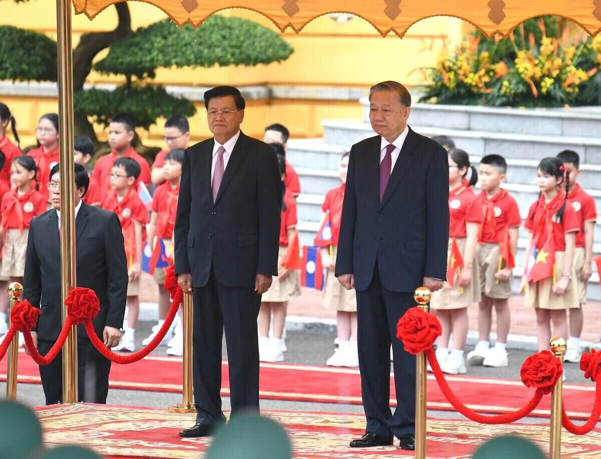 General Secretary and President To Lam and General Secretary and President of Laos Thongloun Sisoulith at the welcoming ceremony. Photo: Hai Nguyen