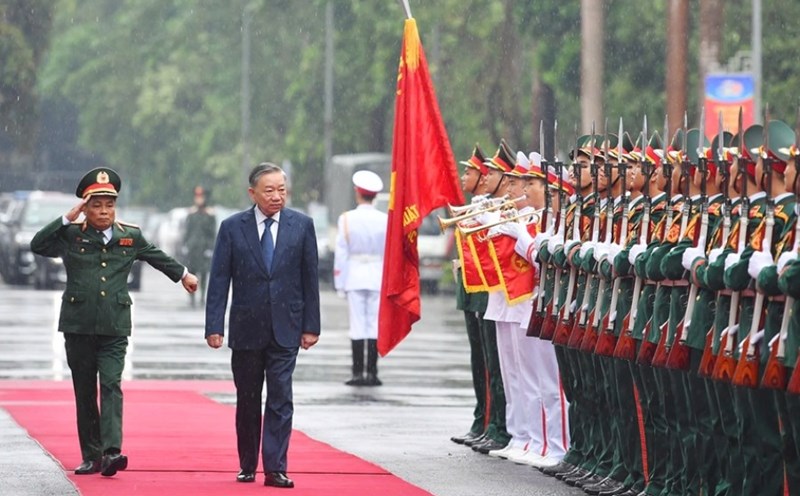 Tổng Bí thư, Chủ tịch nước Tô Lâm duyệt đội danh dự. Ảnh: Trọng Hải