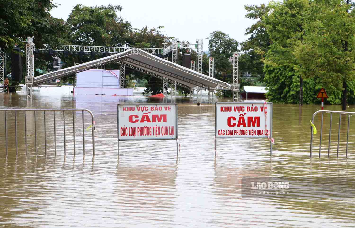 Các hoạt động trong khuôn khổ Lễ hội thành Tuyên 2024 như Hội chợ thương mại (dự kiến khai mạc tối 9.9) đã phải dừng lại, không thể tổ chức.