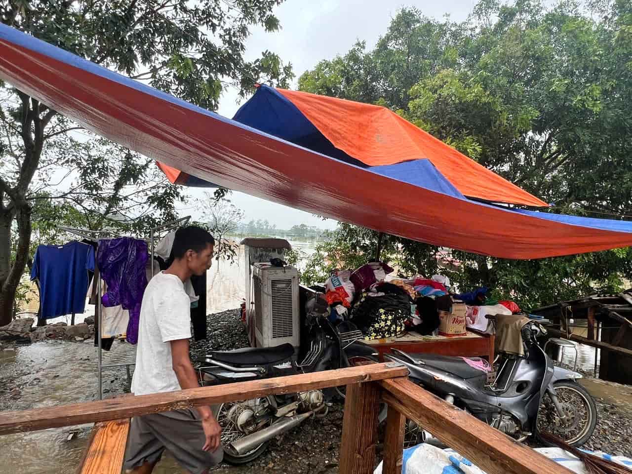 This is where her family will take shelter during the rainy and flood days. The bed is already full of belongings, but Ms. Y said that tonight the whole family will sleep here, hoping that the floodwaters will only reach the foot of the bed.