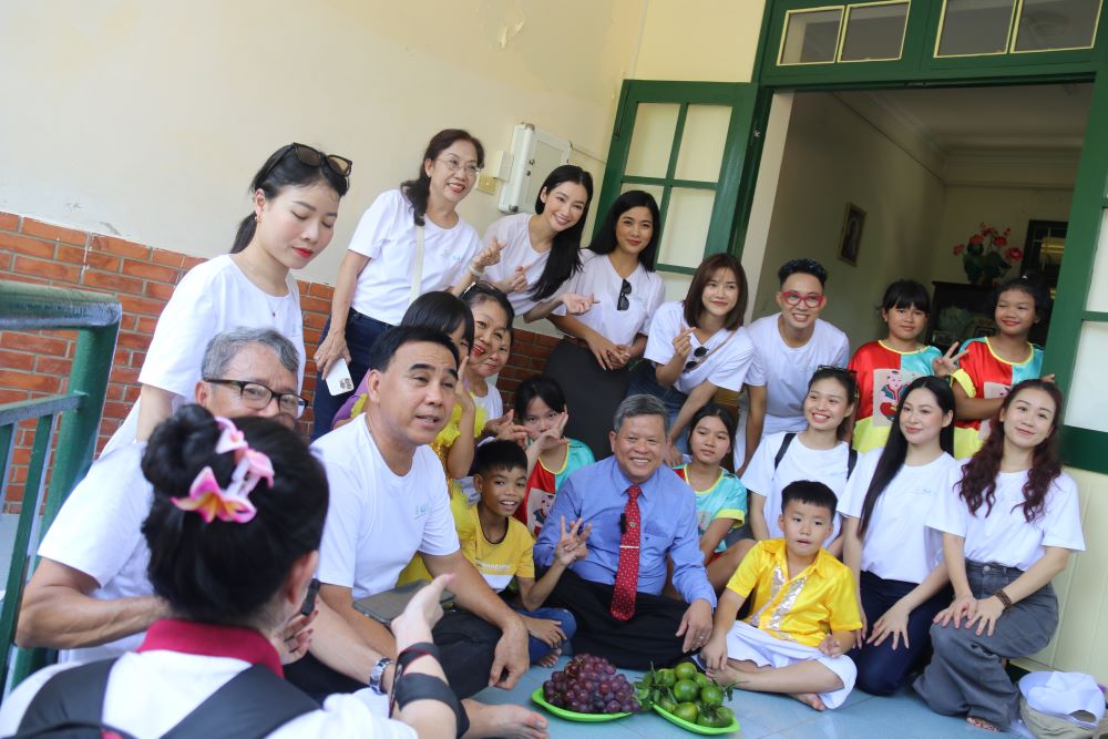 Mid-Autumn Festival joy with children at SOS Children's Village Nha Trang. Photo: Phuong Linh