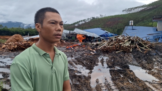 Many wood workshops in Luc Nam, Bac Giang completely collapsed after storm No. 3. Photo: Tran Tuan