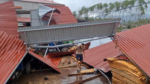 Factory of Bac Giang people collapsed after storm No. 3. Photo: Tran Tuan