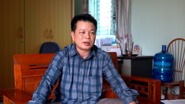 Speaking to Lao Dong Newspaper reporter, Mr. Ly Van Chinh - Chairman of Binh Son Commune People's Committee, said: "In the commune, there are 20 plywood workshops, of which 14 were severely damaged. Most of the workshops had their roofs blown off, and their warehouses collapsed almost completely, with damage ranging from 100 to 500 million VND/workshop."