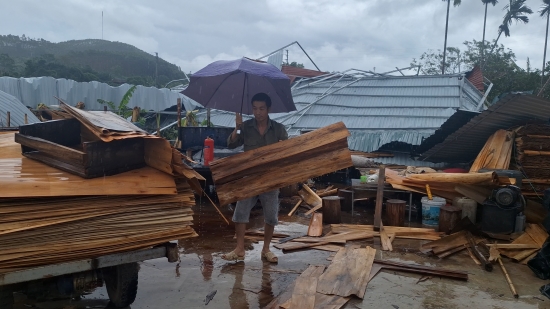 The workshops were invested with billions of dong by local people, operated on a family scale, some were established as businesses, creating jobs for many local people with good income. But now they no longer exist.